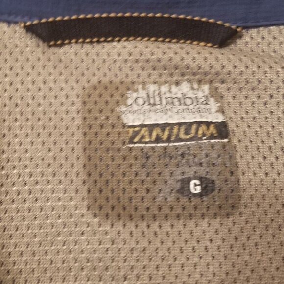 Columbia Titanium Shirt Size Large - Picture 4 of 4